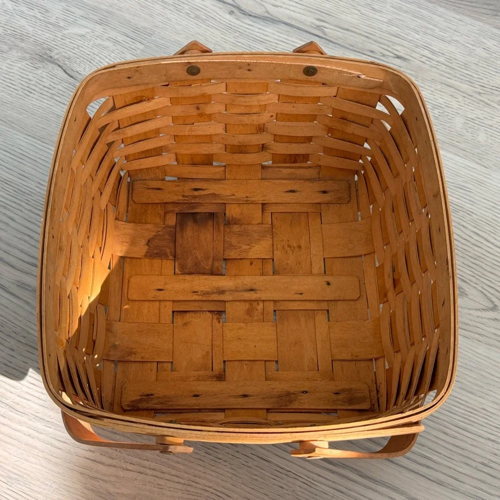 Longaberger Vintage Large Berry Basket With Handle Signed 2000 12” By 12” By 6”